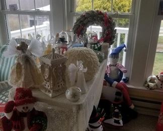 Angels, lanterns, wreaths, music boxes, etc