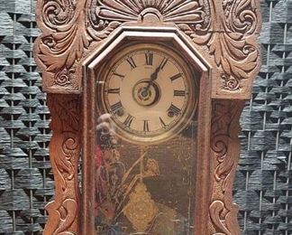 Antique Wind Up Mantle Clock