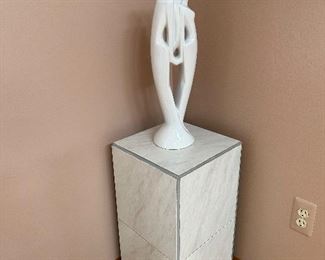 Hagaer figurine, column