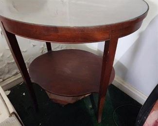 end table with glass top. Excellent condition 