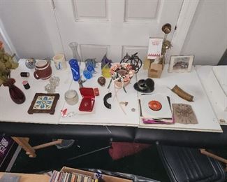 Many unique decorative items