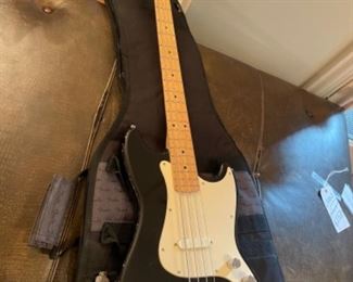 Squier - Fender  Bronco Bass 