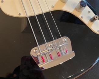 Squier - Fender  Bronco Bass 