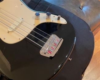 Squier - Fender  Bronco Bass 