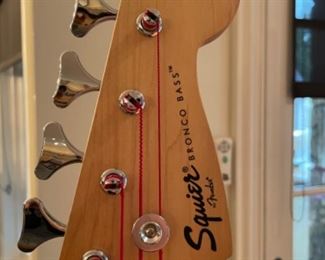 Squier - Fender  Bronco Bass 
