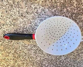 Strainer,  was $5, NOW $3