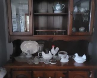 Very nice dining room hutch