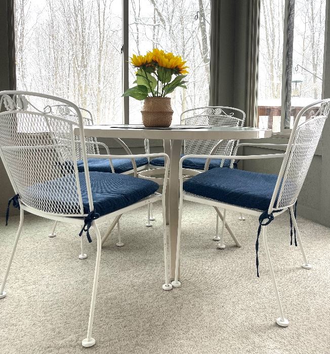Picture 1 of 2 Patio Table & Four Chairs ( metal)
