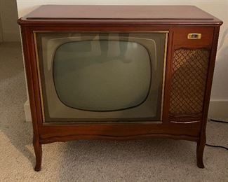 Picture 1 if 5 Vintage TV 