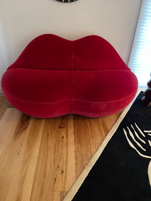 Studio 65 Lip Sofa Salvador Dali - red velvet - great shape!