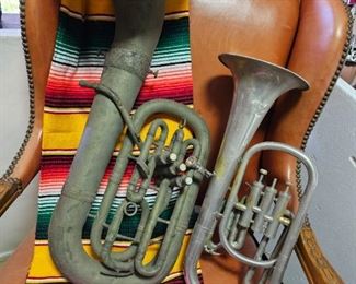 Antique and vintage horns