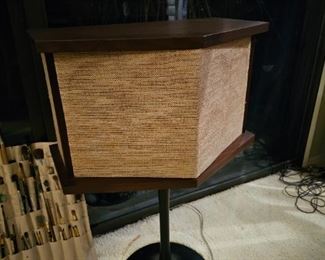 Pair of Bose 901 with Tulip Stands... very good condition boxes and buffer... almost no scratches!