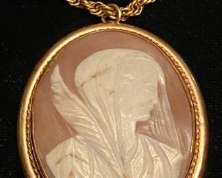 Unusual cameo pendant 