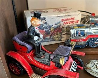 CRAGSTAN Shaking Antique Car with Original Box