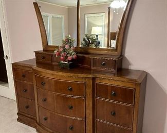 Contemporary Bedroom Set with King Size Post Bed