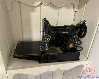 1951 SINGER Featherweight Sewing Machine with Original Case