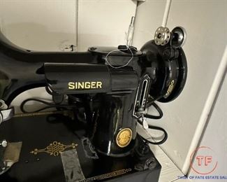 1951 SINGER Featherweight Sewing Machine with Original Case