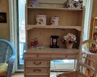 Sweet desk with removable Hutch top, chair-made by Lexington