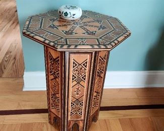 Inlaid table-mother of pearl detailing