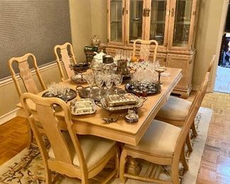 6 seat dining table with 2 additional leaves. 