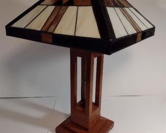 QUOIZEL ARTS AND CRAFT TABLE LAMP