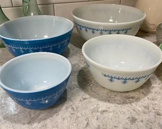 Vintage Pyrex Blue Snowflake Garland Nest Bowls