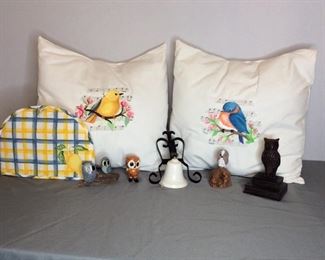 Everything Birds
(2) embroidered bird throw pillows, (1) toaster cover, (1) dinner bell, (4) decorative owls and more.
