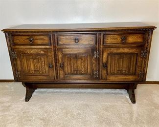 "Jayce" Wooden Cabinet
Imported from the UK, measures H34" x W58" x D19 1/2". (3) drawers and cabinets.