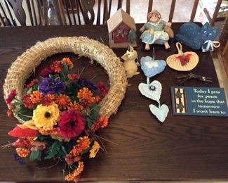 Country Decor
Includes hay wreaths, floral/vegetable arrangements, animal figurines and more.