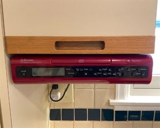 Emerson CD/Digital Clock Radio
Model CKD1612, H3" x W12" x D9".