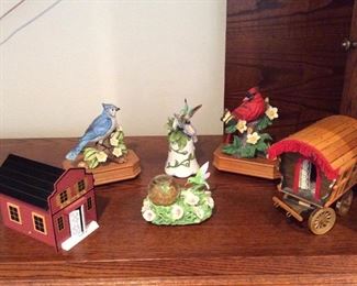 San Francisco Music Company Music Boxes
Several music boxes from the San Francisco Music Company: Fire Station plays "Smoke Gets in Your Eyes", Hummingbird Globe plays "Wind Beneath My Wings", Hummingbird Bell has no music, Bluebird plays "Feelings", Cardinal plays, "You Light Up My Life". Also includes a Gypsy Wagon, not a music box.