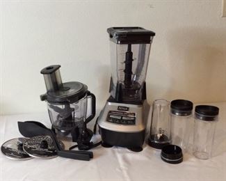 NEW Ninja Professional 1500 Blender, Food Processor, and More
NEW Ninja Professional 1500 Watt Blender and Food Processor. Includes (3) blender cups and lids, (2) spatula paddles, grating disc, slicing disc. No box. Model BL773CO30