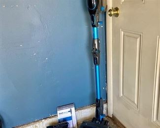 Shark Ion Flex Vacuum
Cord-free, ultra-lite vacuum. Comes with manual.