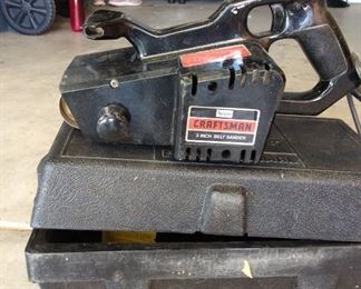Craftsman Belt Sander - 3"
Belt sander with case, Model 315.11701. Belt size - 3" x 21".