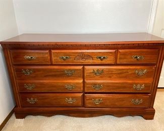 Broyhill Cherry Stained Dresser
Broyhill Cherry Stained Dresser. (7) Drawers. Brass like hardware. H 30 1/2" x W 53 1/2" x D 18".
