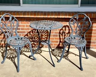 Tulip Design Outdoor Seating
Metal table and chairs, some scuffs and marks. Table - H27" x W23", chairs - H34" x W16"x D18".