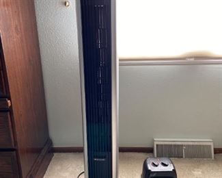 BioNaire Oscillating Fan and Comfort Zone Space Heater
BioNaire Oscillating Fan, H40" and Comfort Zone Space Heater. Both power on. Oscillating fan includes remote.