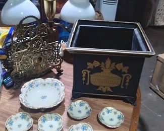 Bradley Hubbard newspaper stand, toleware, German china