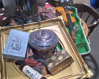 Double silverplate samavar, gilded frame, violin, various vintage toys, silverplate ice bucket