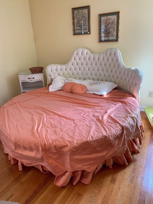 Round outlet hollywood bed