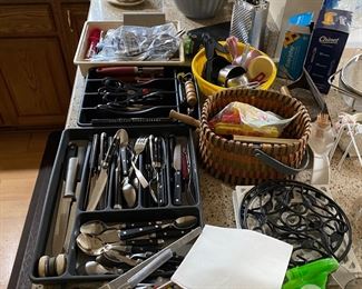 Silverware and kitchen utensils 