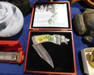 Wolf pocketknife