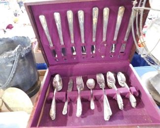 Flatware set