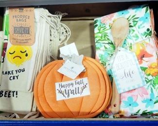 Paula Deen Pumpkin Pot Holders, Qty 2, Now Designs Reusable Produce Bags, Qty 7 Sets, And Giftcraft Tea Towel Sets W/ Wood Spoon, Qty 5