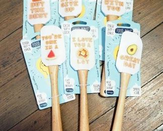 Talisman Designs Food Puns Spatulas, Qty 33, Including Woven Basket