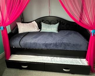 Princess bed with trundle 