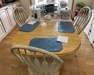 Kitchen/dining room table and chairs