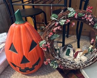23” pumpkin, wreath