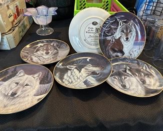 Decorative wolf plates