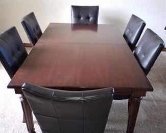 Dining room table with 2 leaves and 6 chairs